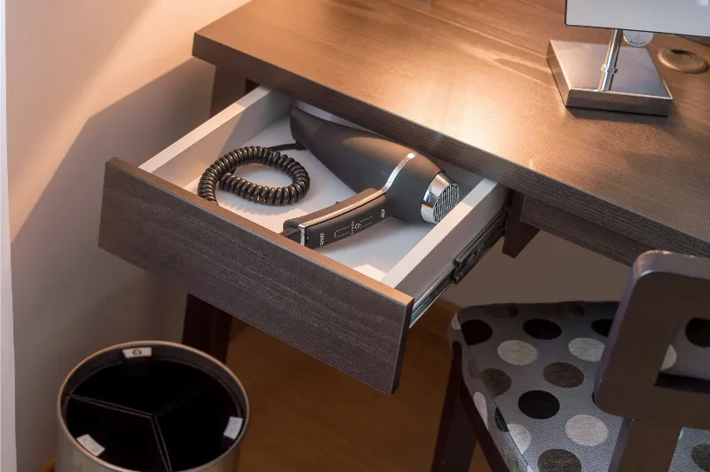 Otel Ekipmanları , Minibar Buzdolapları, Saç Kurutma Mak., Kettle Set, Kasalar, Makyaj Aynaları..