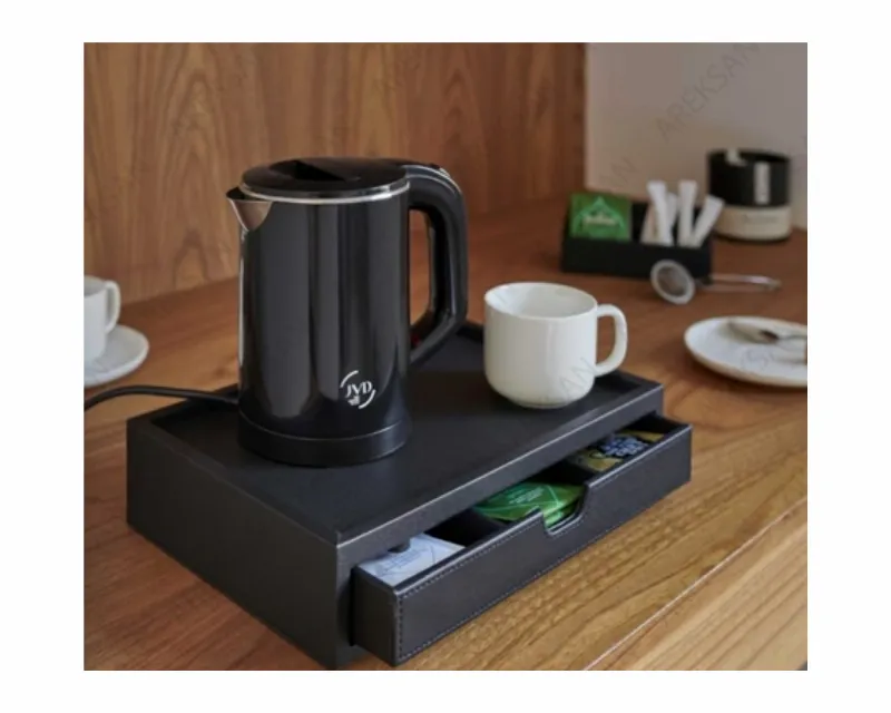 Kettle ve Ahşap Sunum Tepsileri: Otel Odalarında Konforu Artıran Şık ve İşlevsel Çözümler